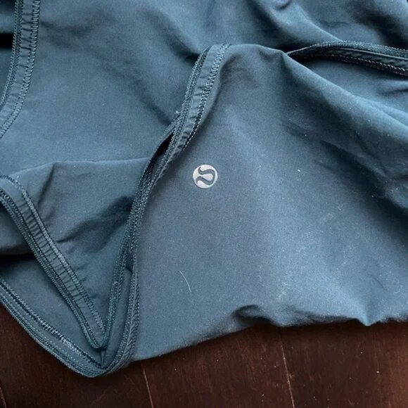 Lululemon Hotty Hot Shorts - rare colour - Picture 2 of 3